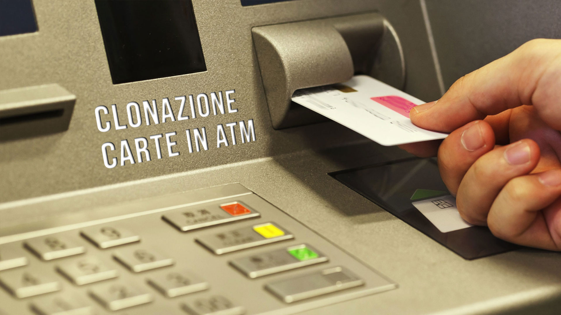 Ecco come ti clonano carta di credito e bancomat dal benzinaio